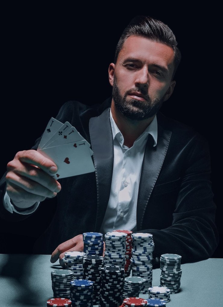 গোল্ডেন কুইন স্লট গেমের রঙিন ইন্টারফেস bet 690
